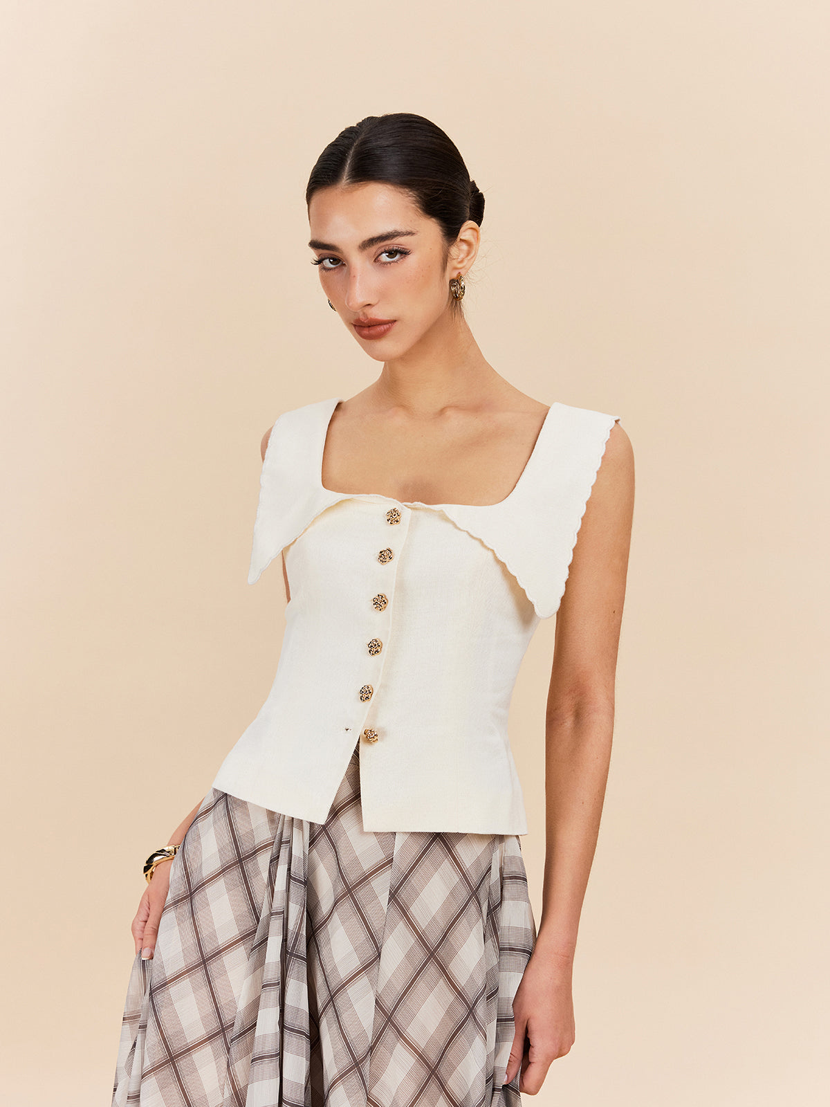 Pamuk Ve Keten Taraklı Yaka Düğmeli Üst