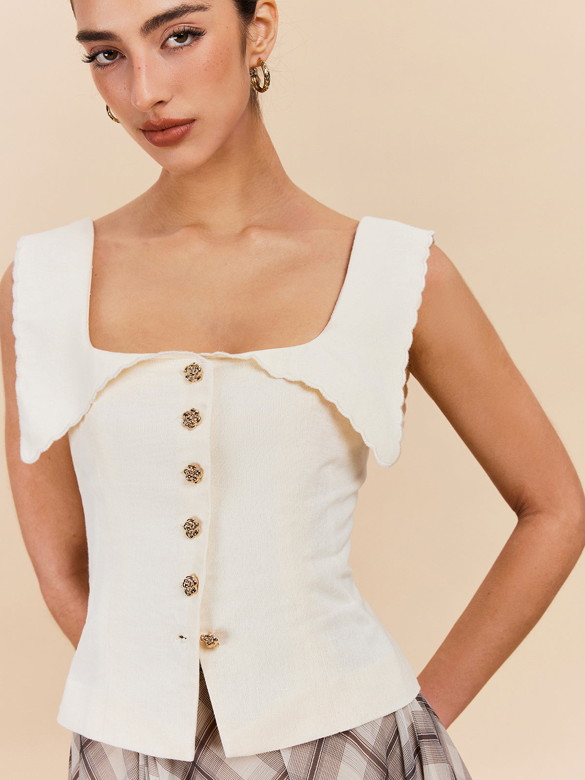 Pamuk Ve Keten Taraklı Yaka Düğmeli Üst