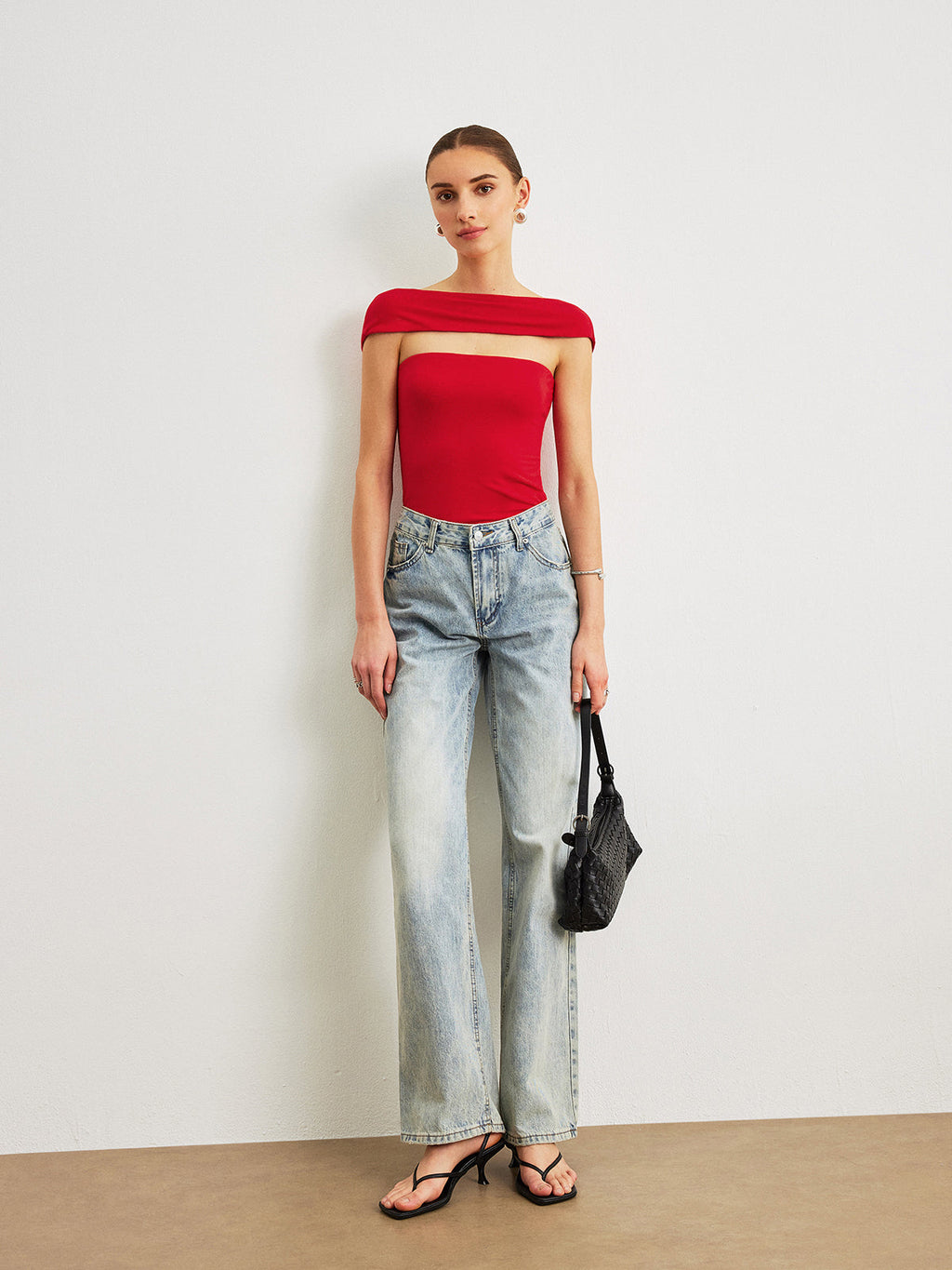 Omuzları Açık Sırtı Açık Üst