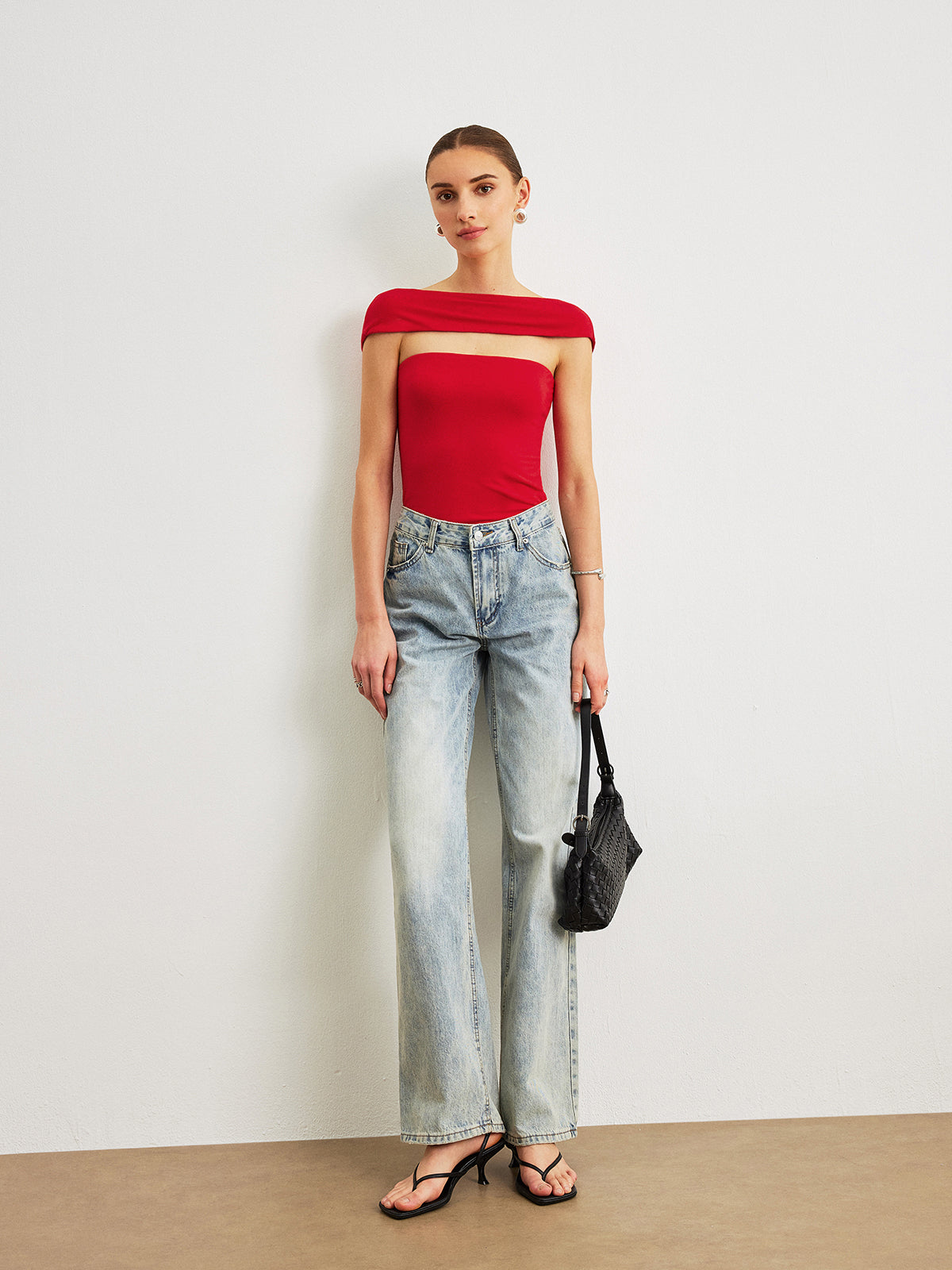 Omuzları Açık Sırtı Açık Üst