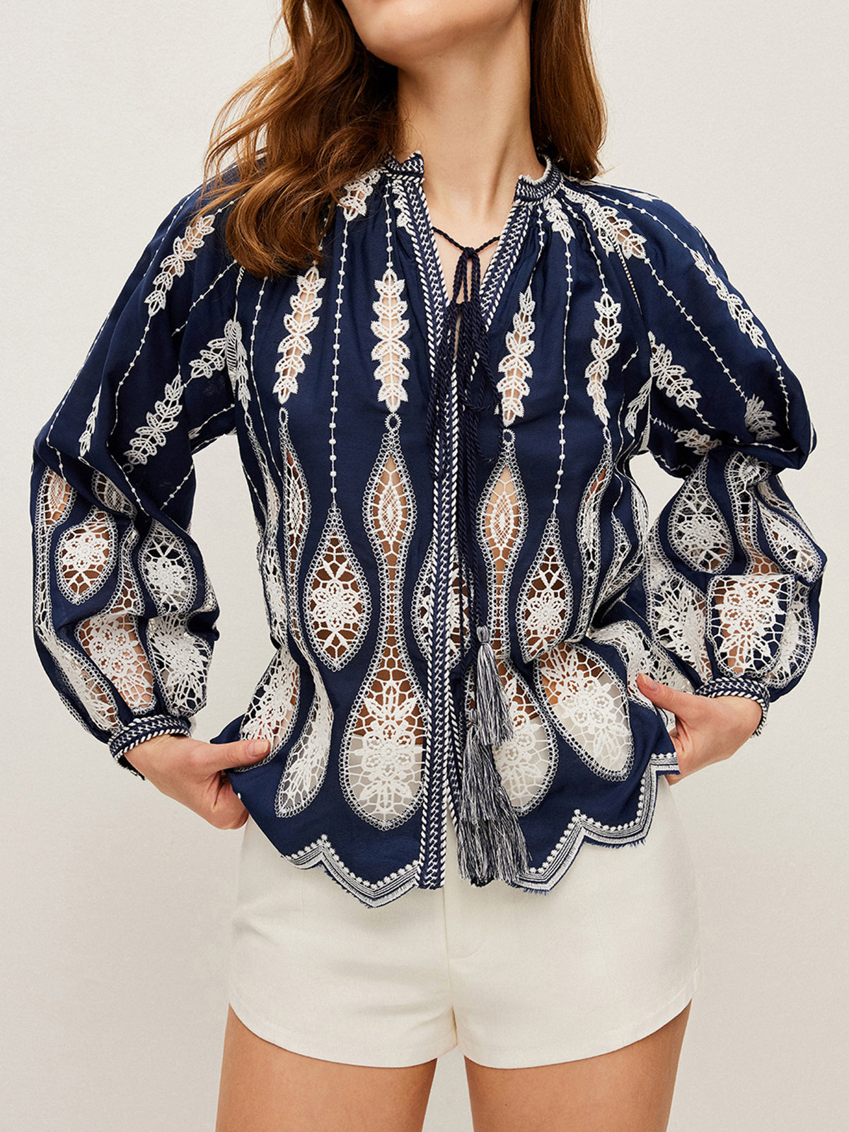 Yarı Şeffaf İşlemeli Kravat Yaka Bluz