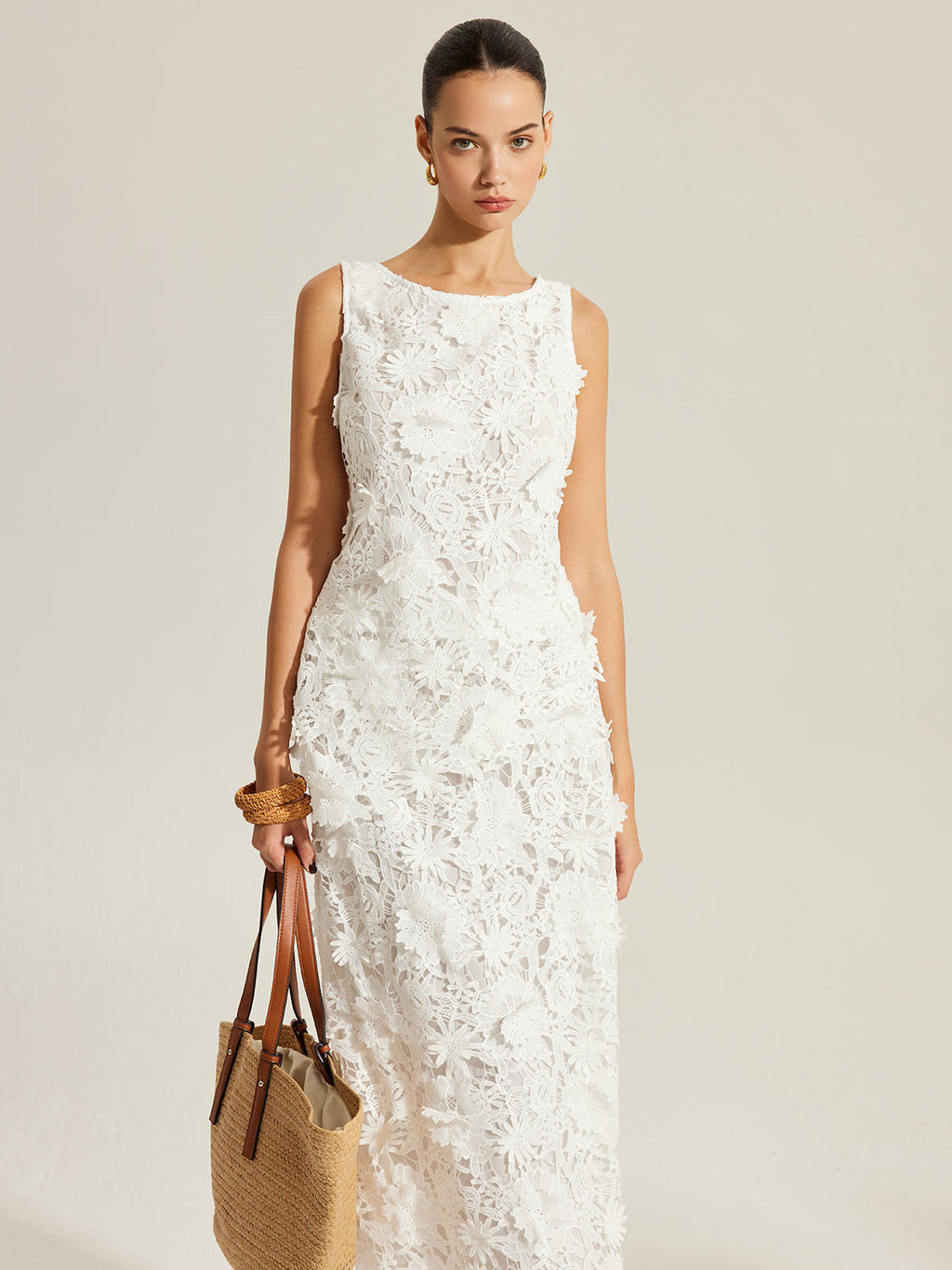 Çiçek İşlemeli Kolsuz Dantel Üst