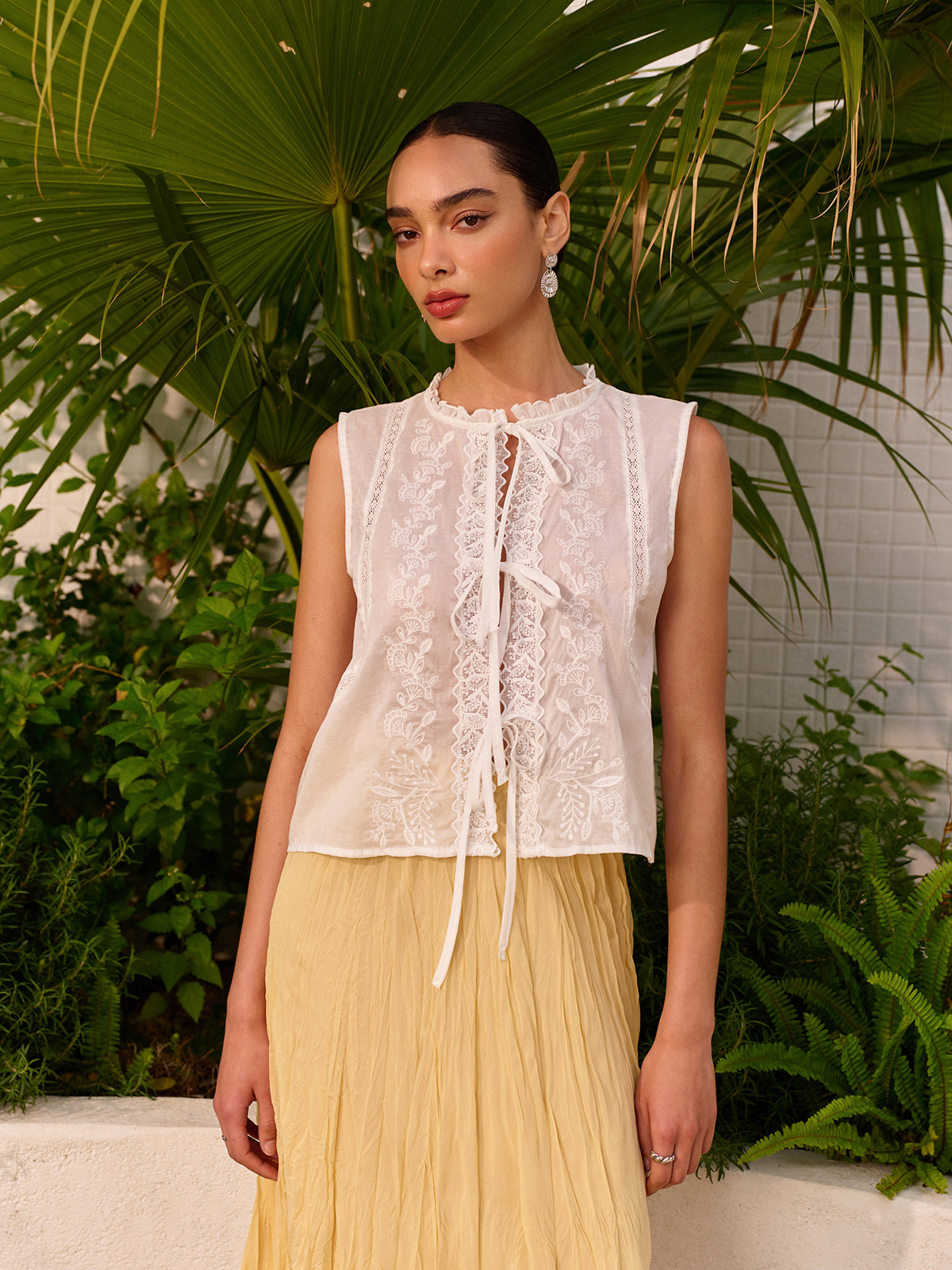 Yarı Şeffaf İşlemeli Dantel Kravat Bluz