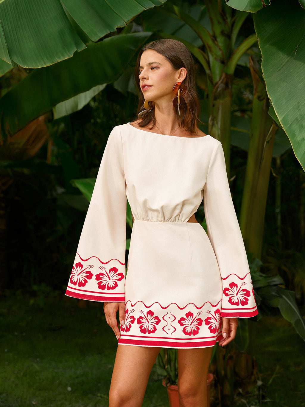 Çiçek İşlemeli Sırtı Açık Bağcıklı Elbise