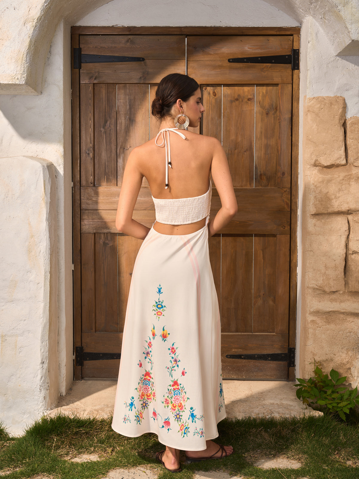 Çiçek Desenli Sırtı Açık Askılı Elbise