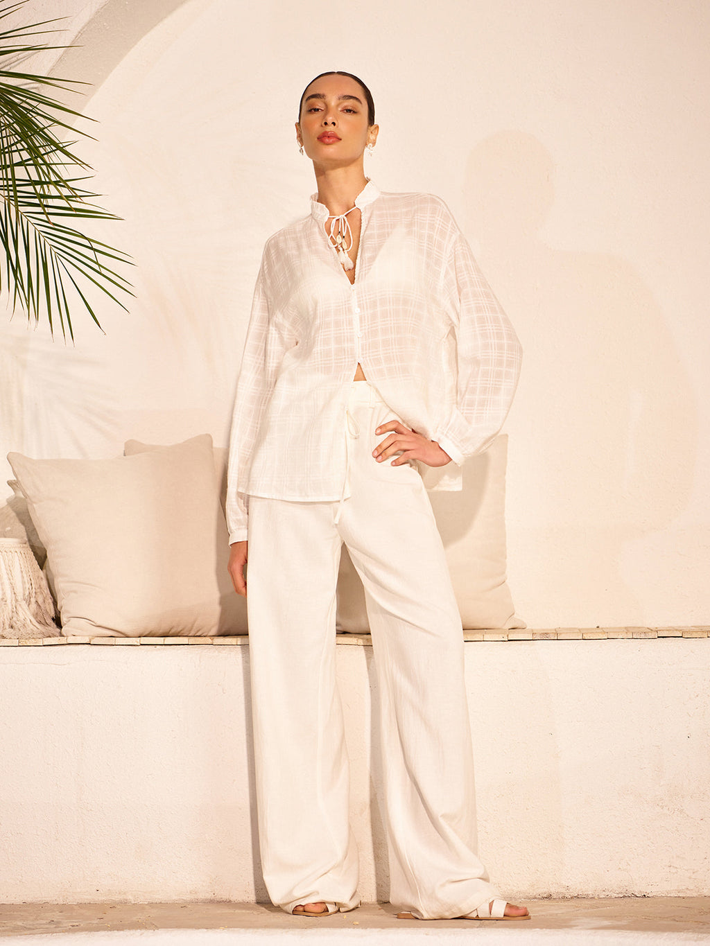 Yarı Şeffaf Püsküllü Kravat Gömlek