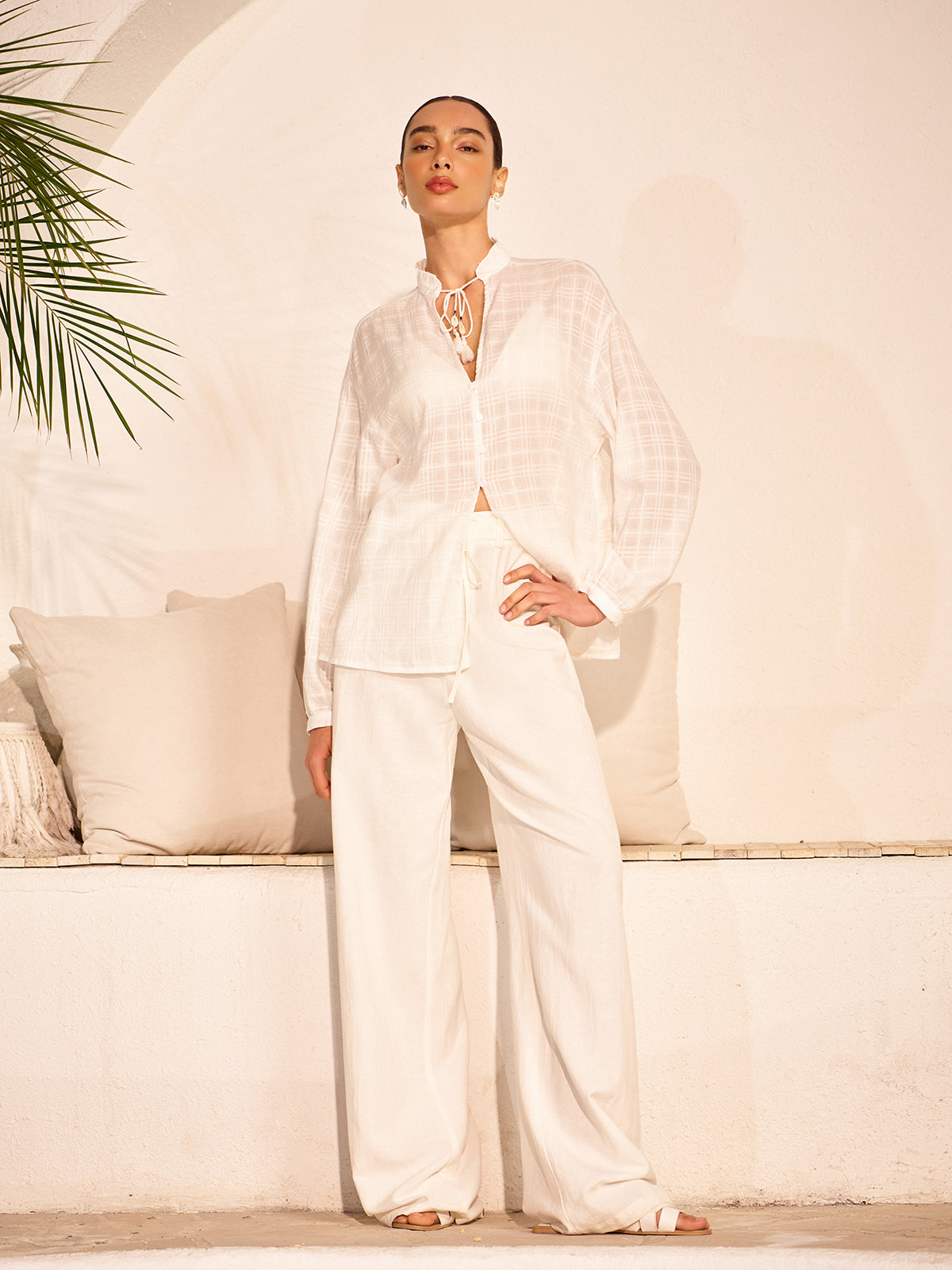 Yarı Şeffaf Püsküllü Kravat Gömlek