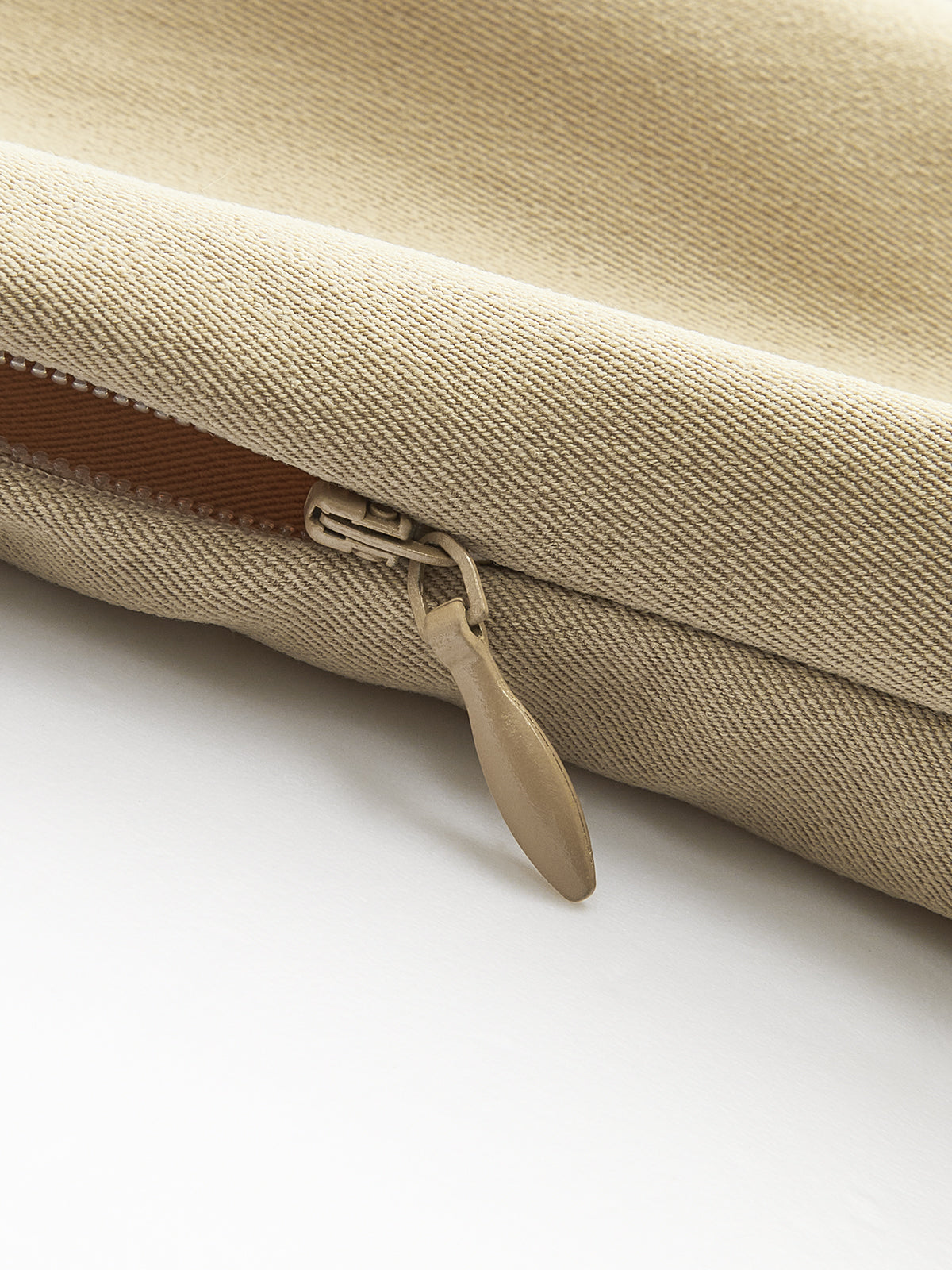 Kemer Yaka Kolsuz Üst