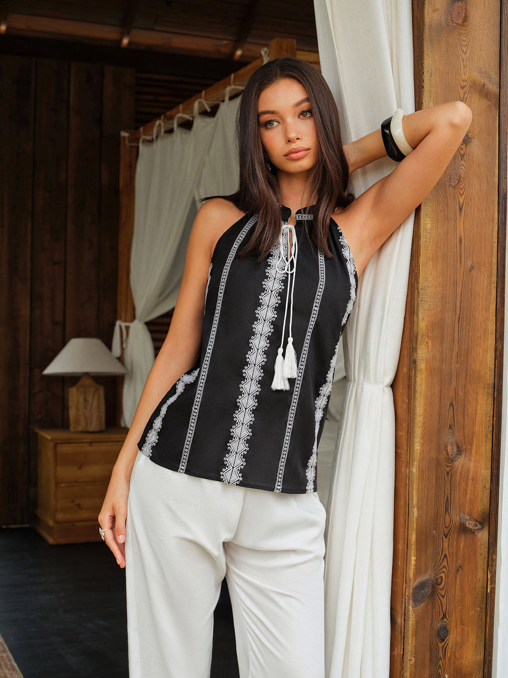 İşlemeli Halter Yaka Üst