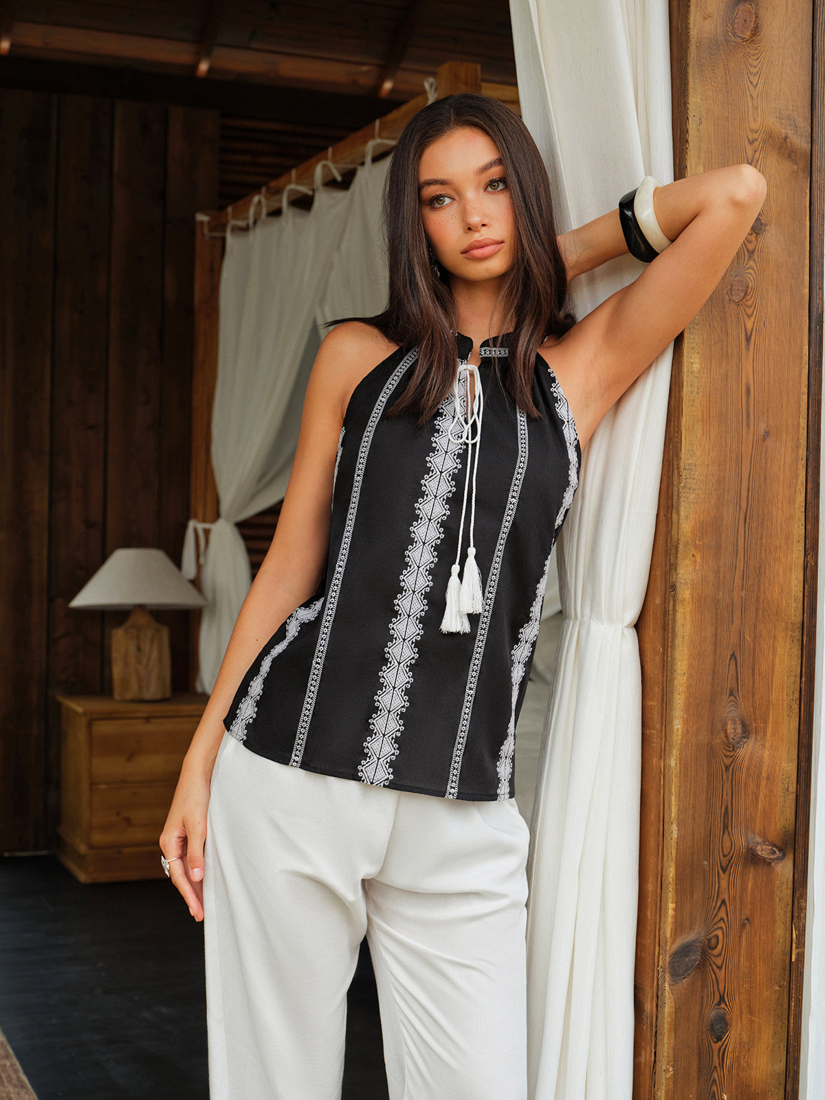 İşlemeli Halter Yaka Üst