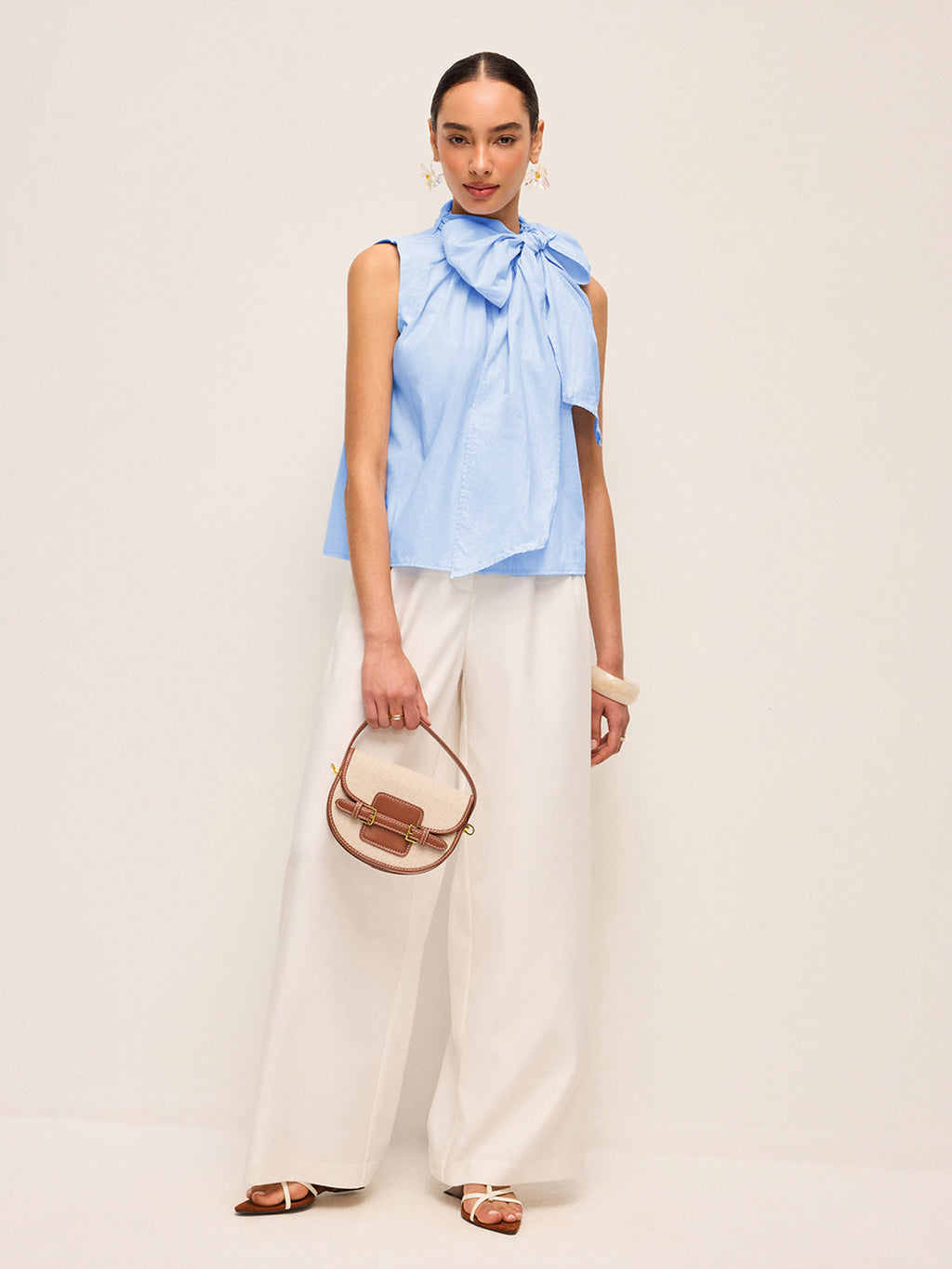 Büyük Boy Fiyonk Yaka Kolsuz Üst