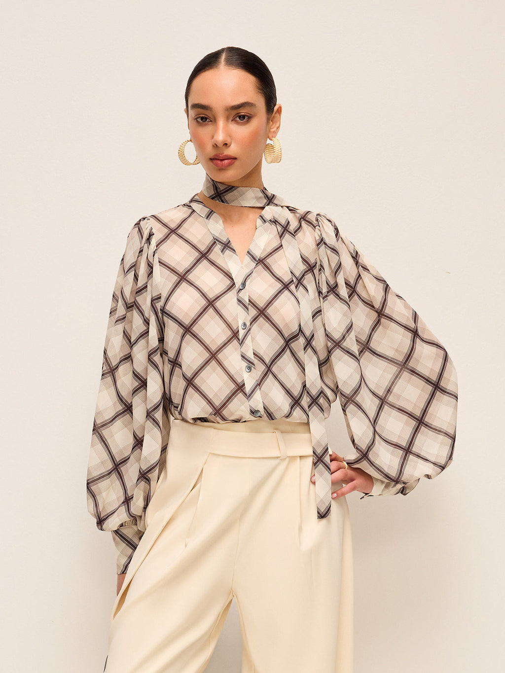 Boyun Bağlama Detaylı Uzun Kollu Ekose Şifon Gömlek