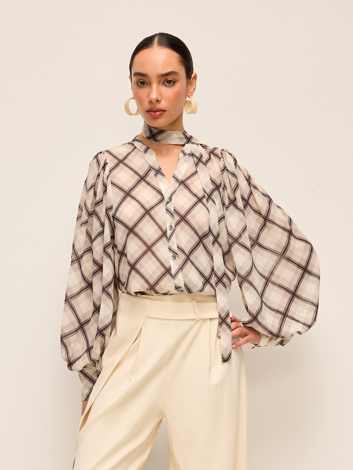 Boyun Bağlama Detaylı Uzun Kollu Ekose Şifon Gömlek