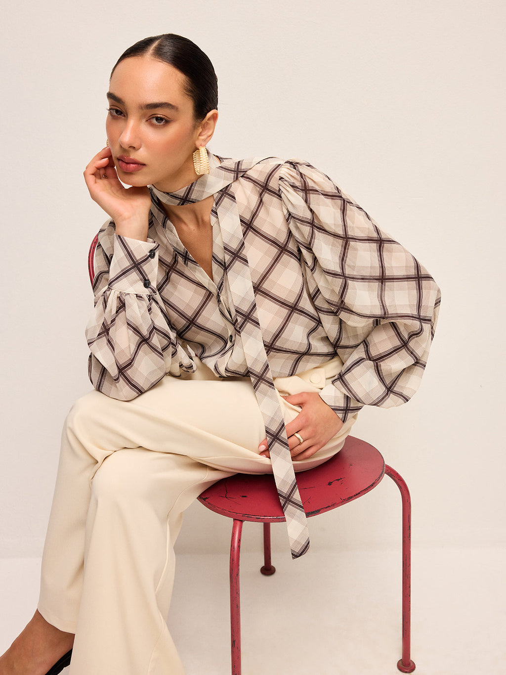 Boyun Bağlama Detaylı Uzun Kollu Ekose Şifon Gömlek