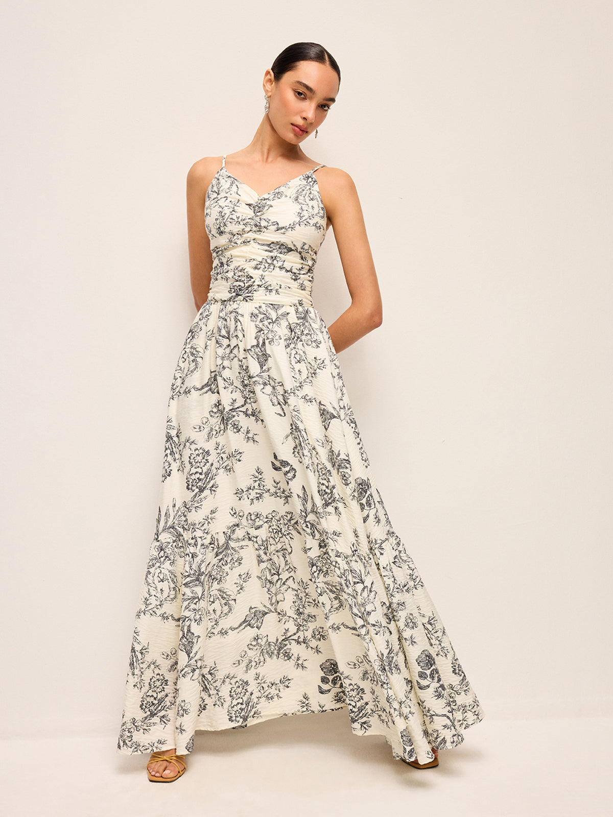 Çiçek Desenli Kıvrımlı Askılı Elbise