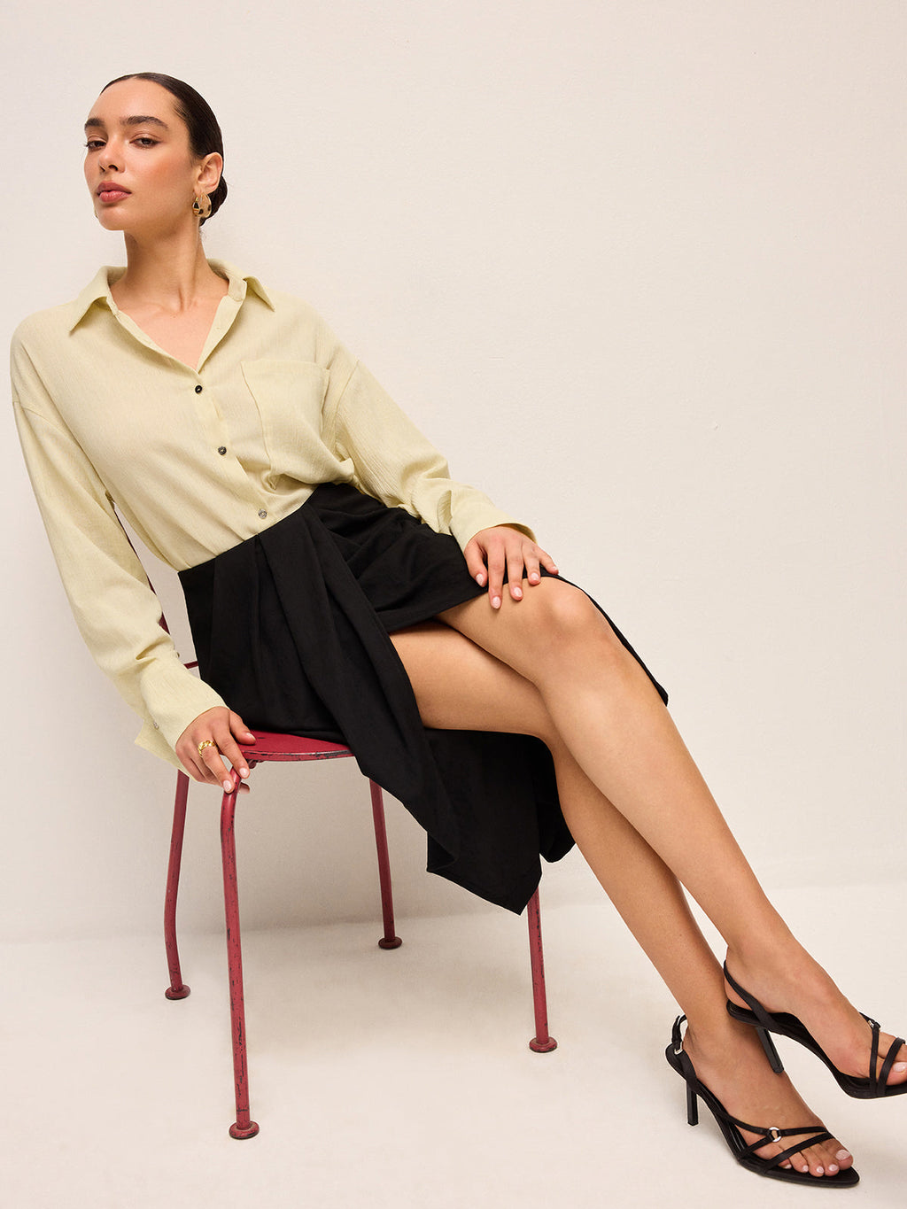 Yarı Şeffaf Uzun Kollu Düğmeli Gömlek