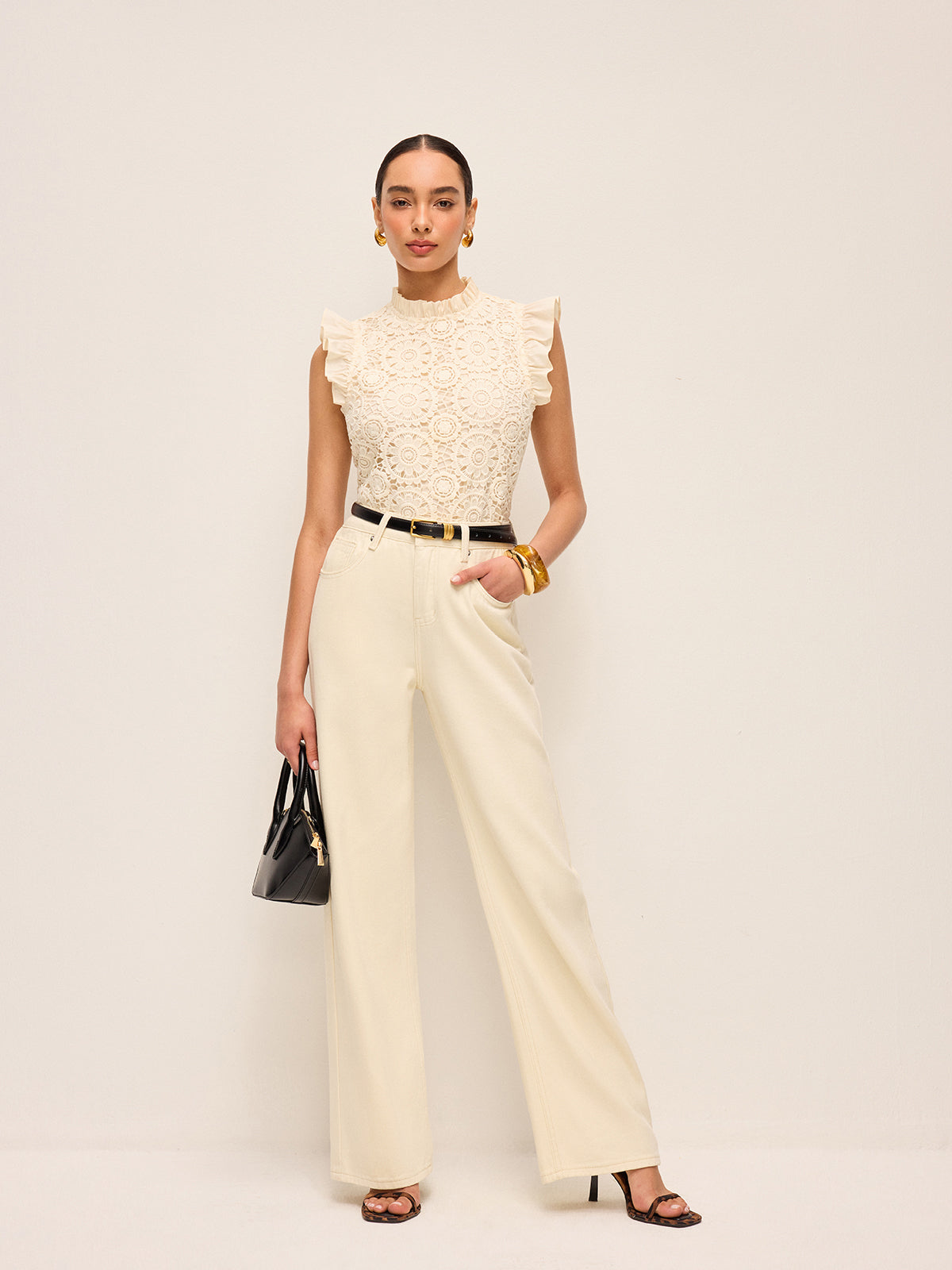 Kolsuz Dantelli Dantel Üst Ve Volanlı Kenar