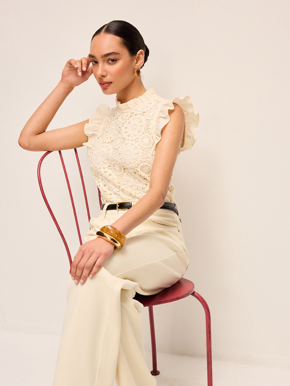 Kolsuz Dantelli Dantel Üst Ve Volanlı Kenar