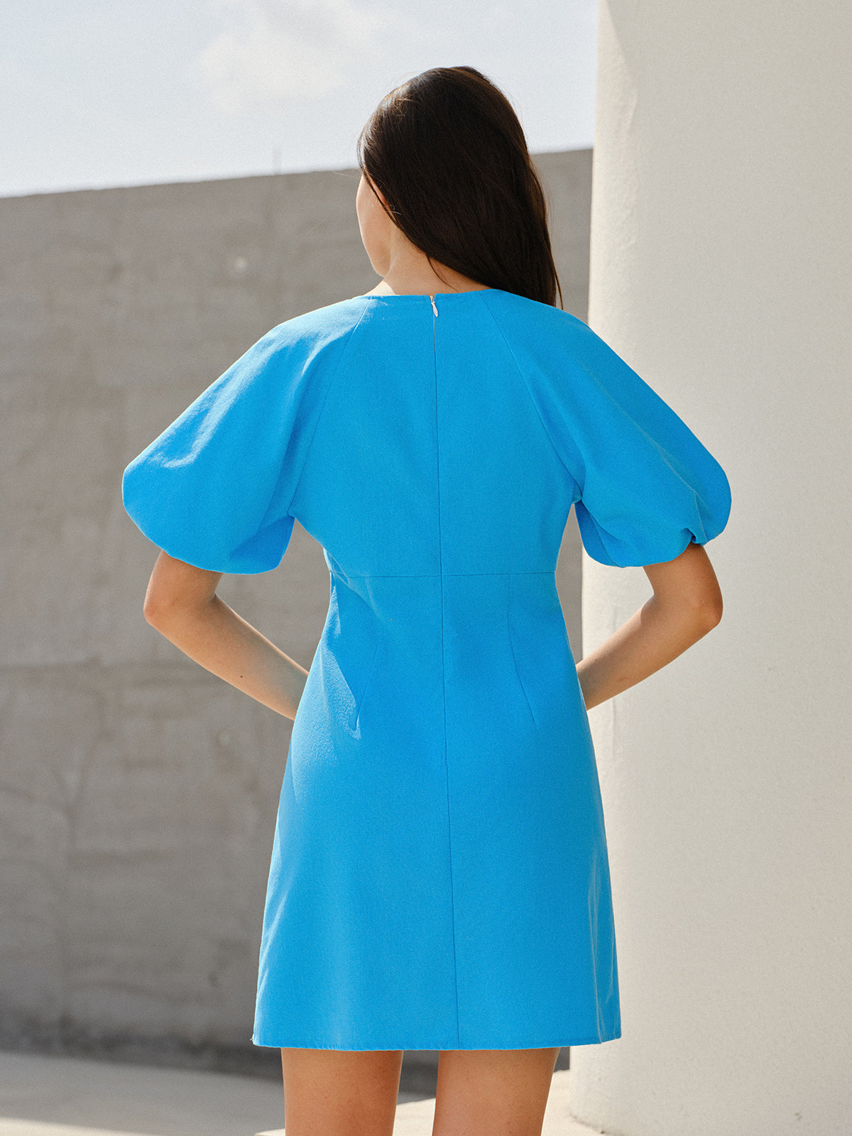 Düğmeli Puf Kollu Yuvarlak Yaka Mini Elbise