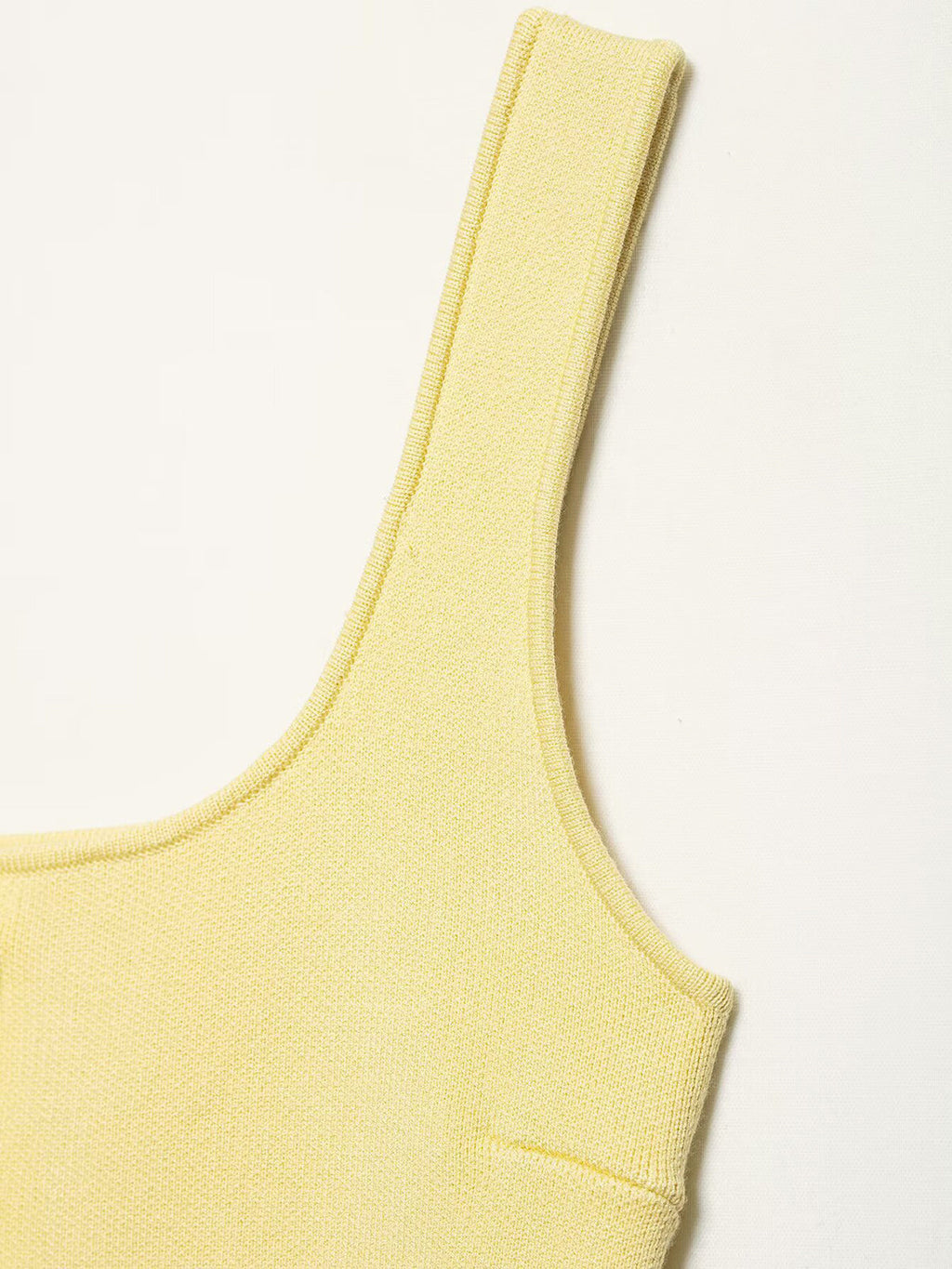 Kavisli Etek Ucu Yivli Örgü Yelek