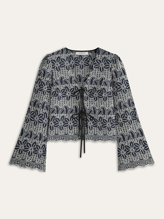 Önü Bağcıklı İşlemeli Bluz