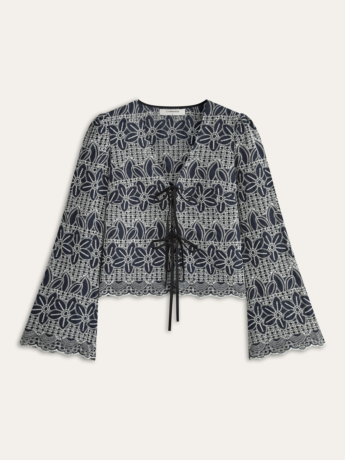 Önü Bağcıklı İşlemeli Bluz