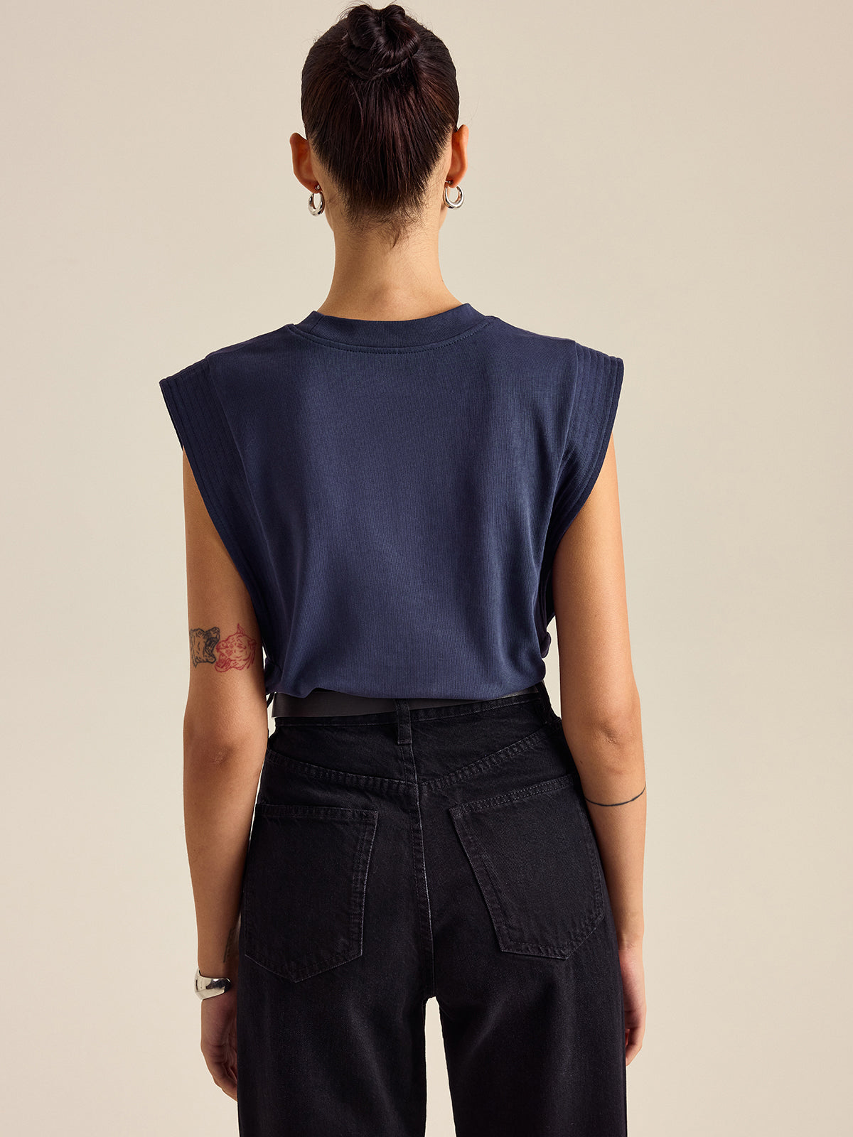 Düz Pileli Kolsuz Üst