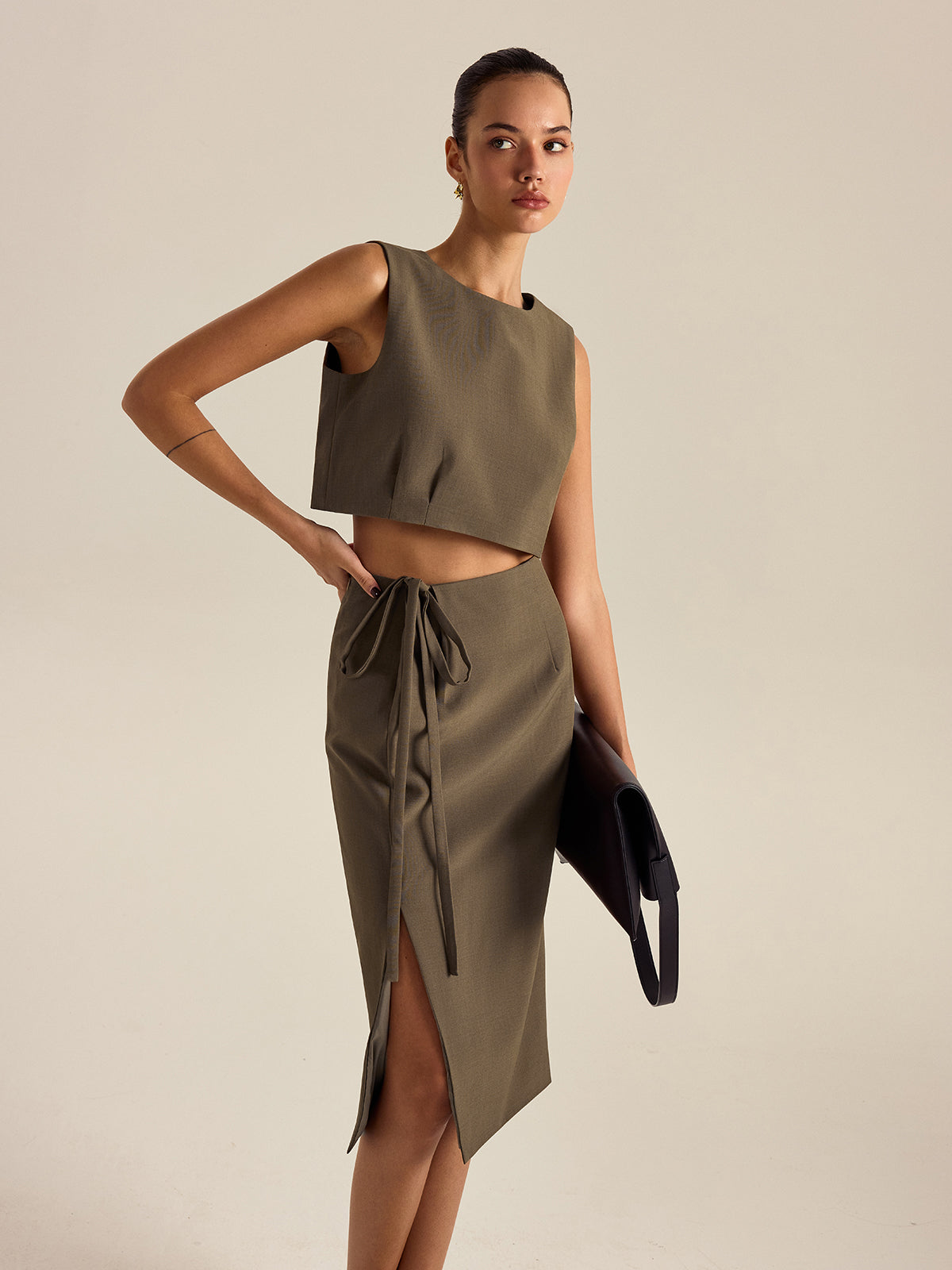 Kolsuz Yuvarlak Yaka Kısa Üst