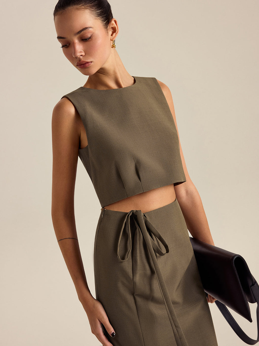 Kolsuz Yuvarlak Yaka Kısa Üst