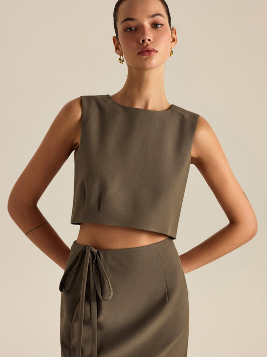 Kolsuz Yuvarlak Yaka Kısa Üst