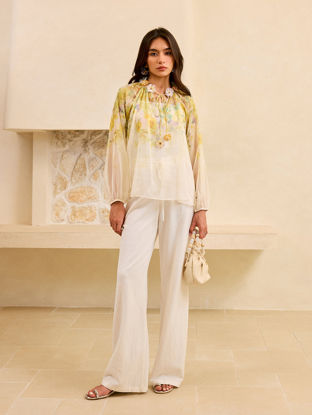 Yarı Şeffaf Çiçek Detaylı Bluz