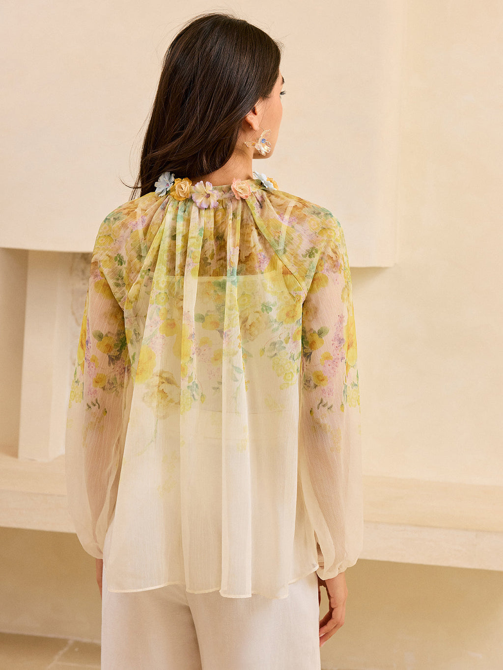 Yarı Şeffaf Çiçek Detaylı Bluz