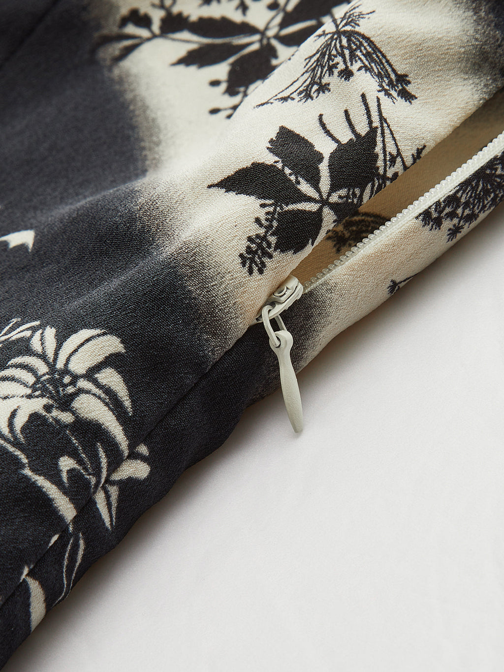 Çiçekli Çizgili Çapraz Sırtlı Uzun Elbise