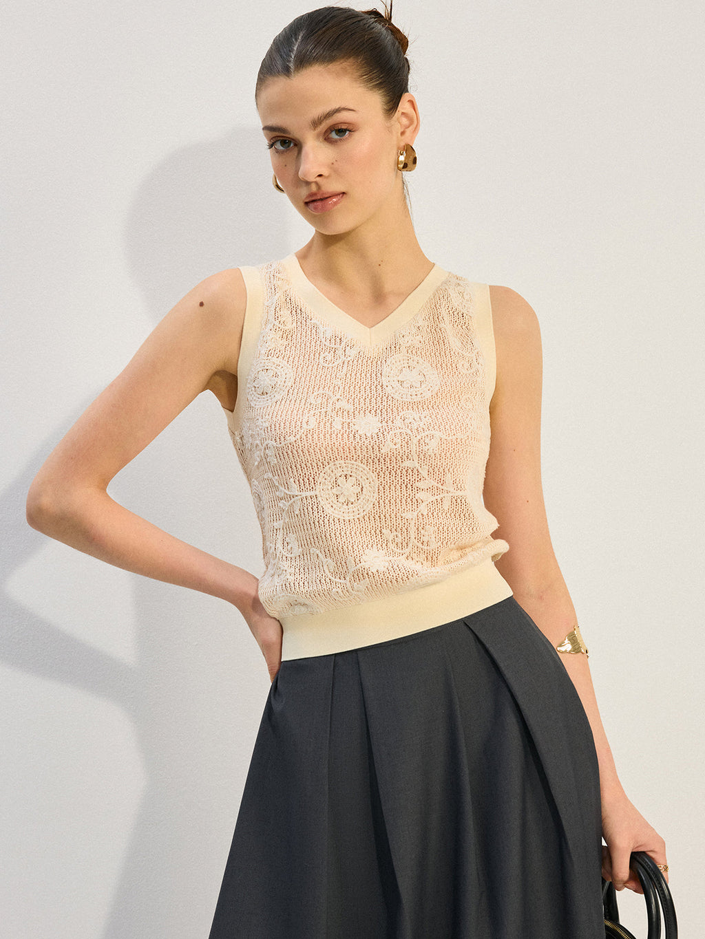 Yarı Şeffaf Yivli V Yaka Örgü Yelek