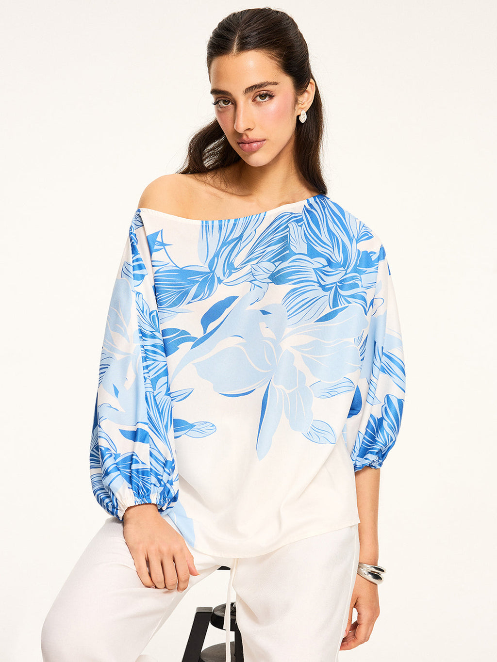 Omuzları Açık Çiçek Desenli Bluz
