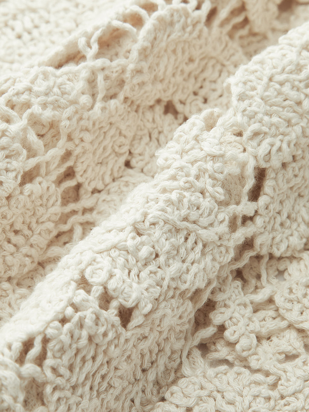 Yarı Şeffaf Çiçekli Dantel Üst