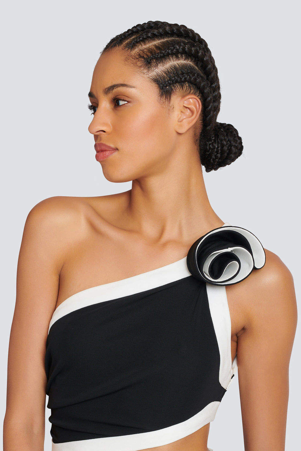 Salome Asimetrik Çiçek Aplikeli Uzun Elbise