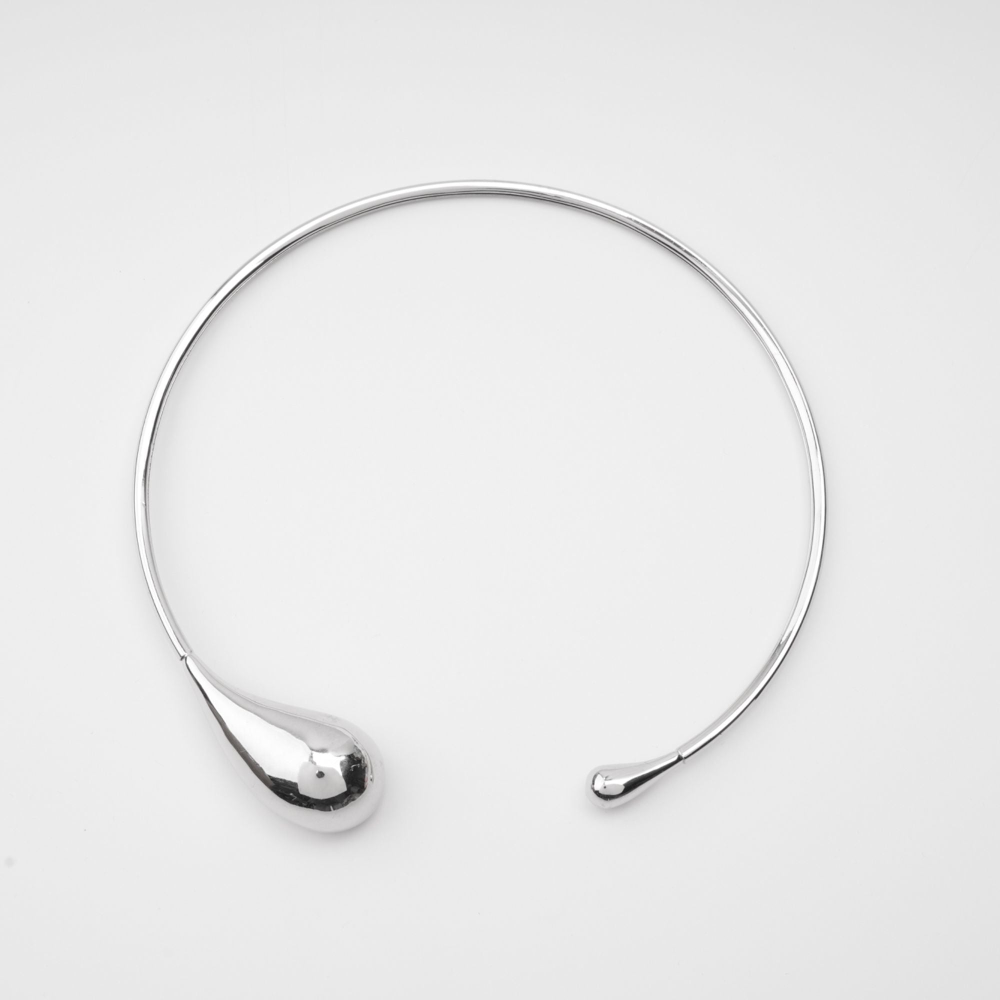 Axelle Su Damlası Şeklindeki Kolye