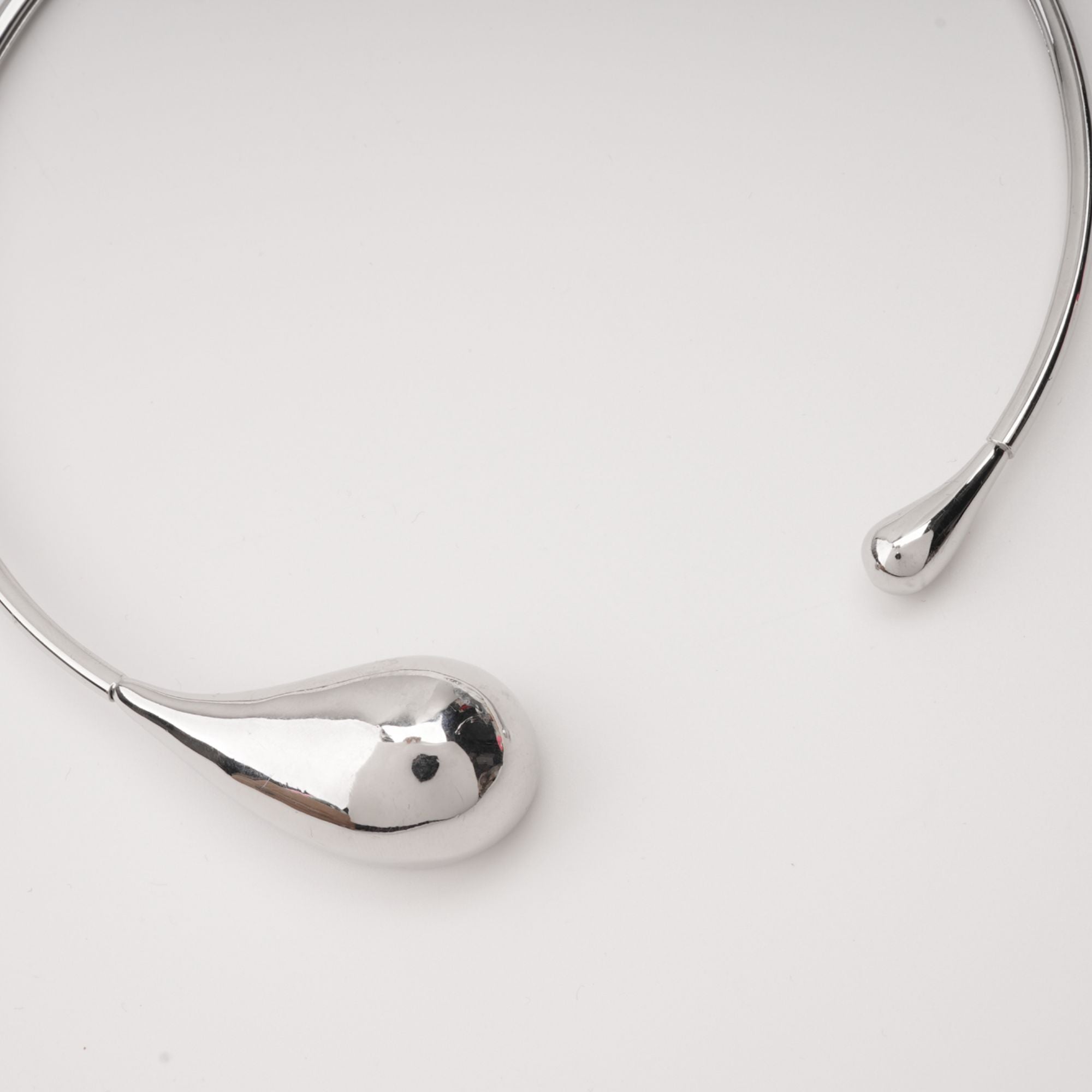 Axelle Su Damlası Şeklindeki Kolye