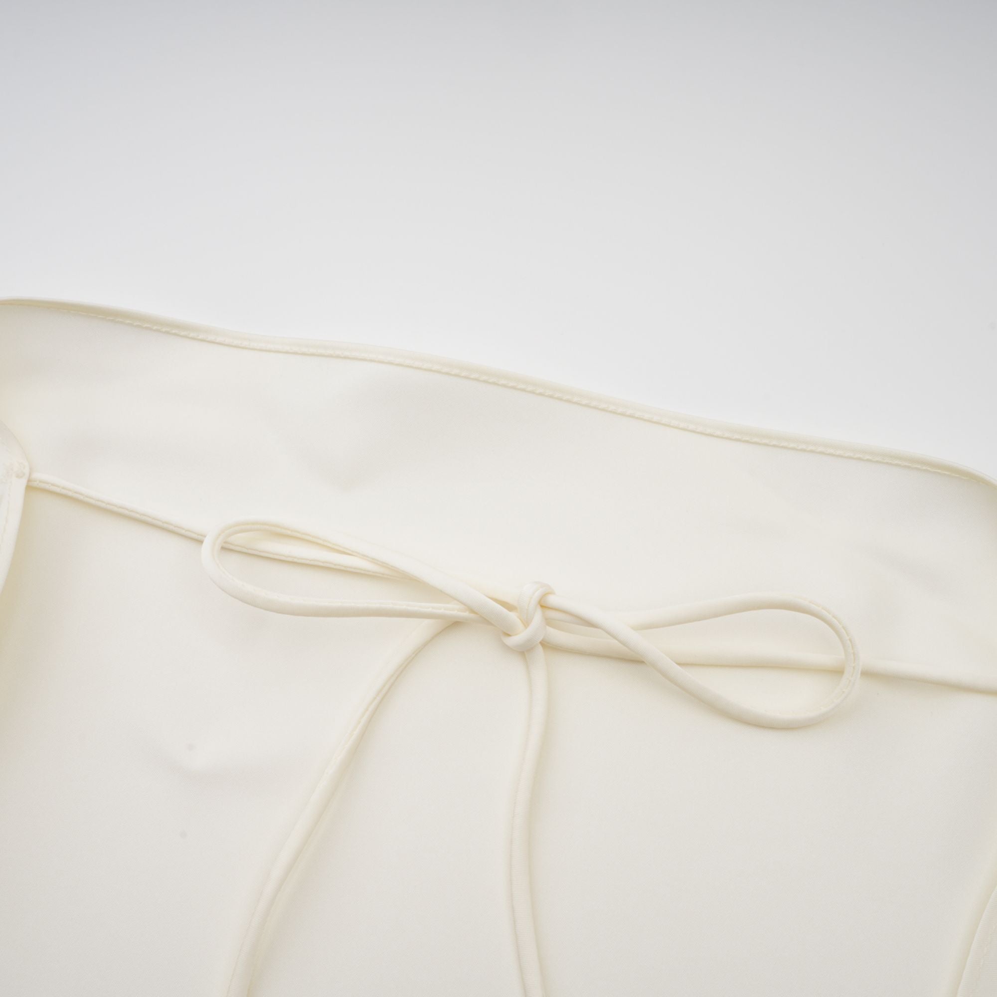 Lyna Beyaz Saten Fırfırlı Mini Elbise, Şal Panel Detaylı