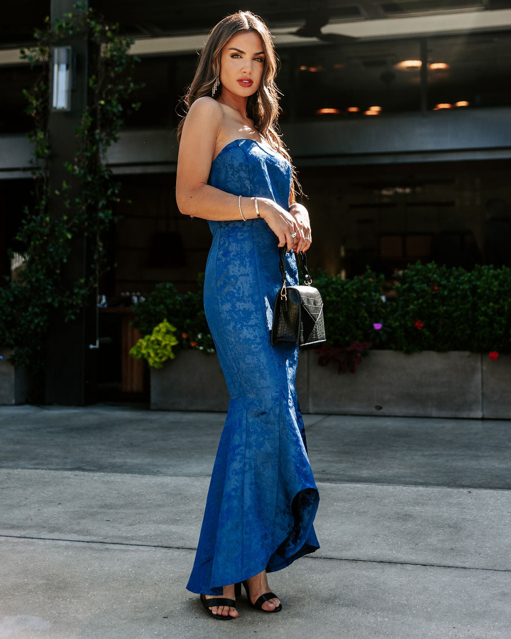 Elliana Straplez Kabartmalı Fırfırlı Maxi Elbise