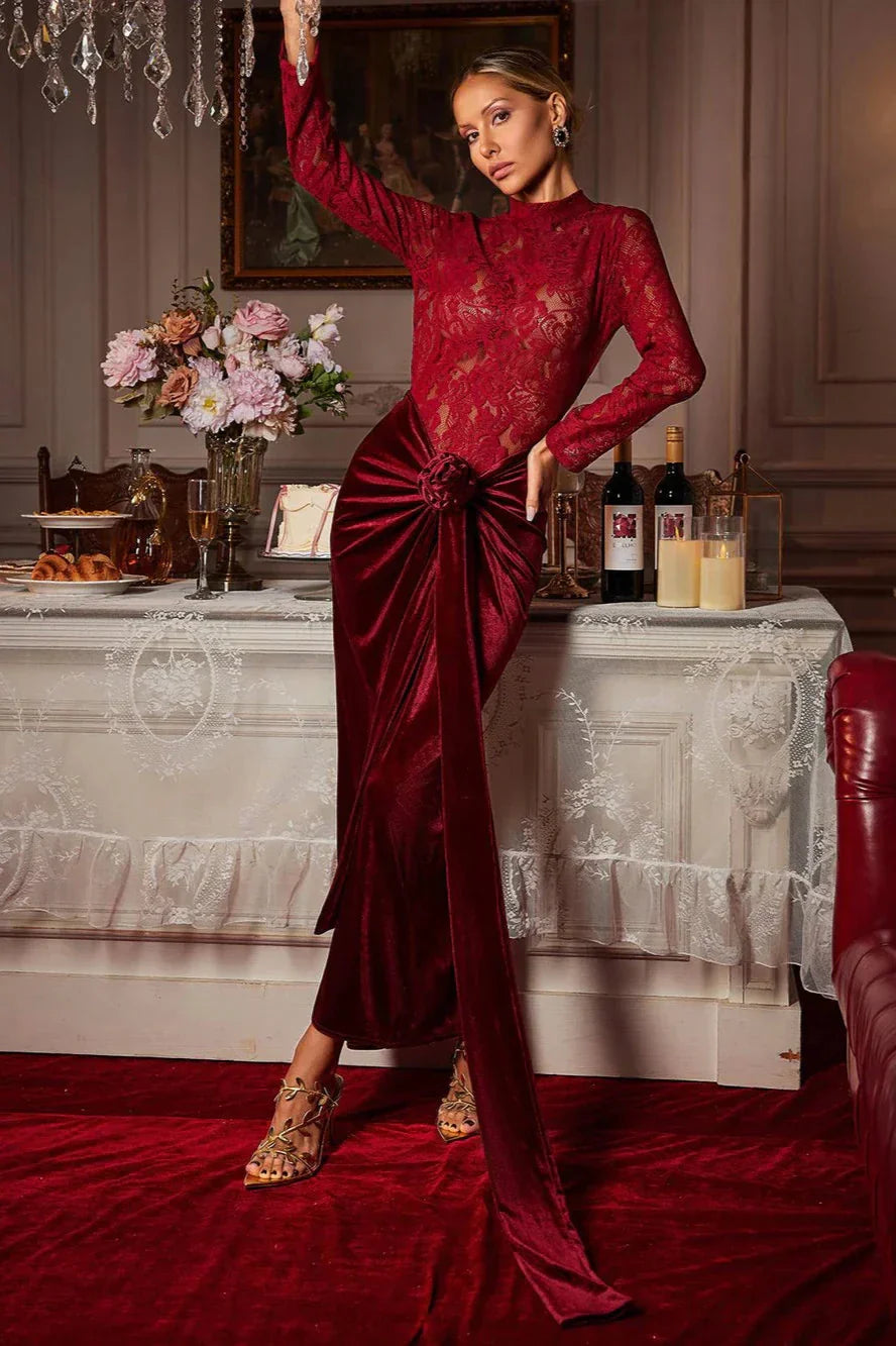 Hazel Çiçek Dantelli Bölünmüş Dantel Kadife Maxi Elbise