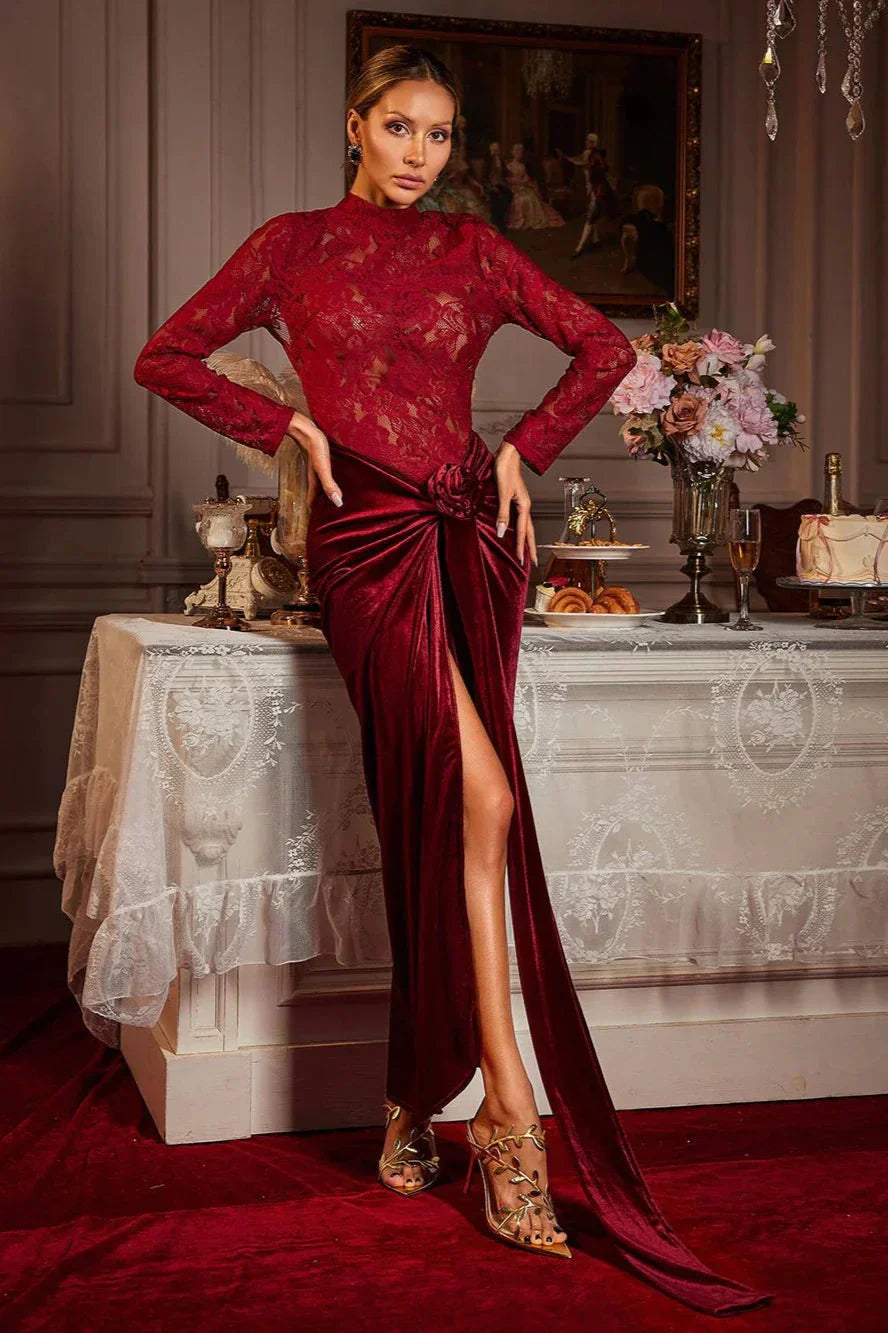 Hazel Çiçek Dantelli Bölünmüş Dantel Kadife Maxi Elbise