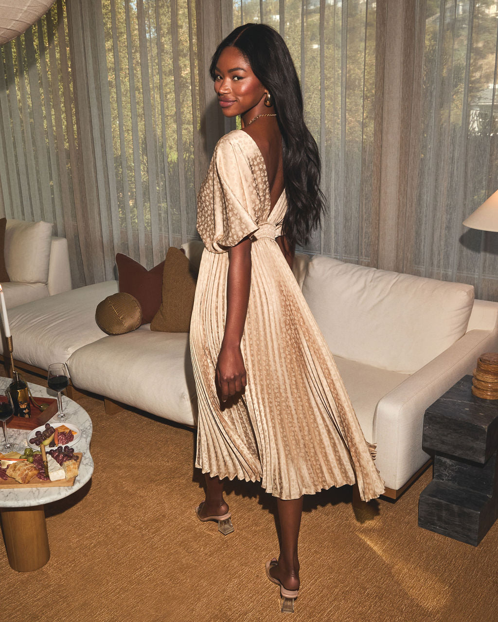 Altın Toplantılar Pileli Saten Maxi Elbise