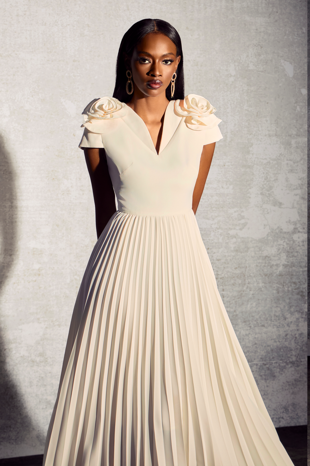 Grace V Yaka Çiçek Pileli Maxi Elbise