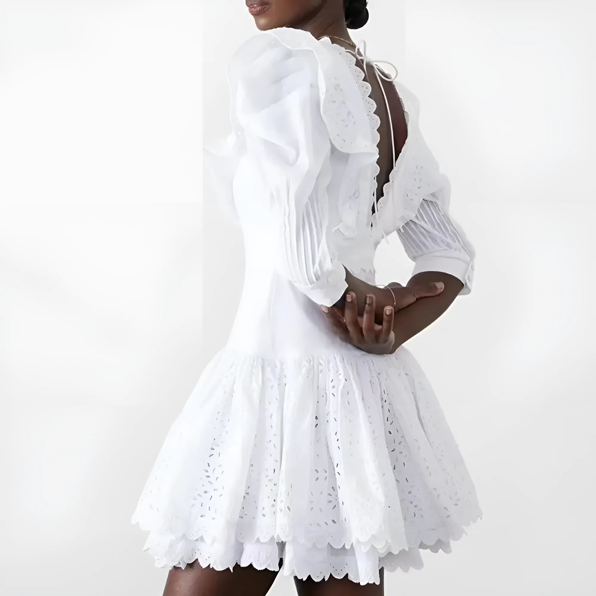 Éloïse Ruffle Derin Yaka Sırtı Açık Mini Elbise