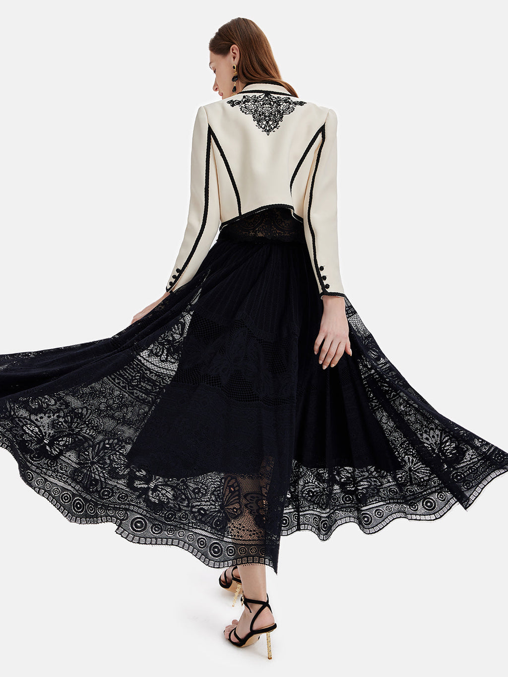 3D Kordon Nakışlı İpek Yün Kısa Ceket