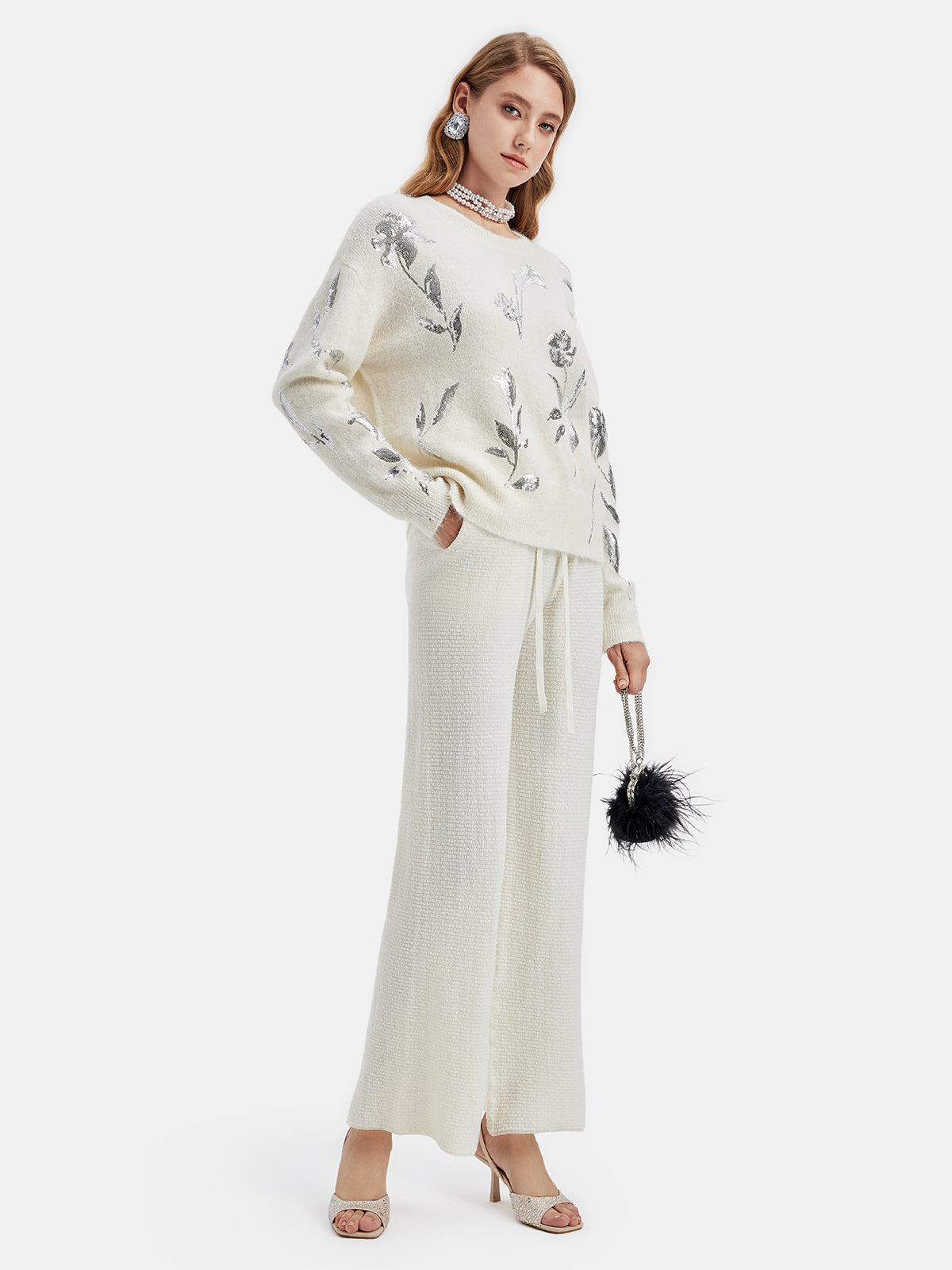 Gümüş Çiçek İşlemeli Triko Kazak