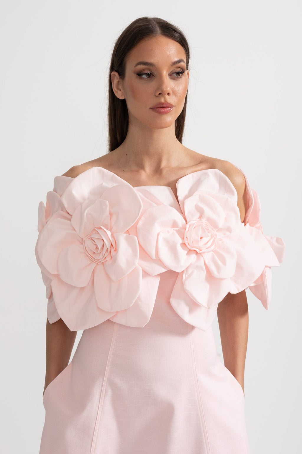 Büyük Kumaş Çiçek Desenli Omuzları Açık Midi Elbise