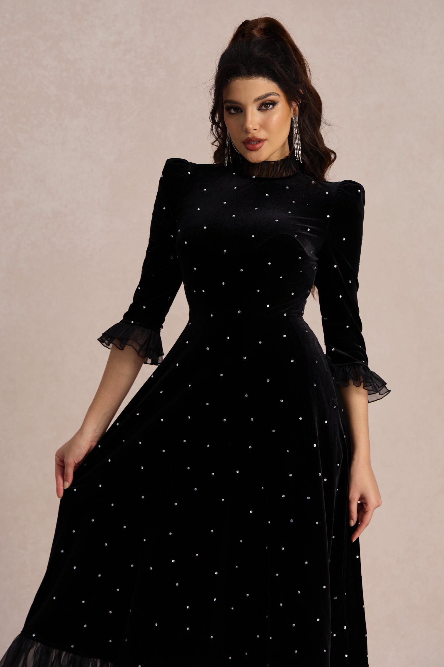 Jolie Diamante Fırfırlı Kadife Maxi Elbise